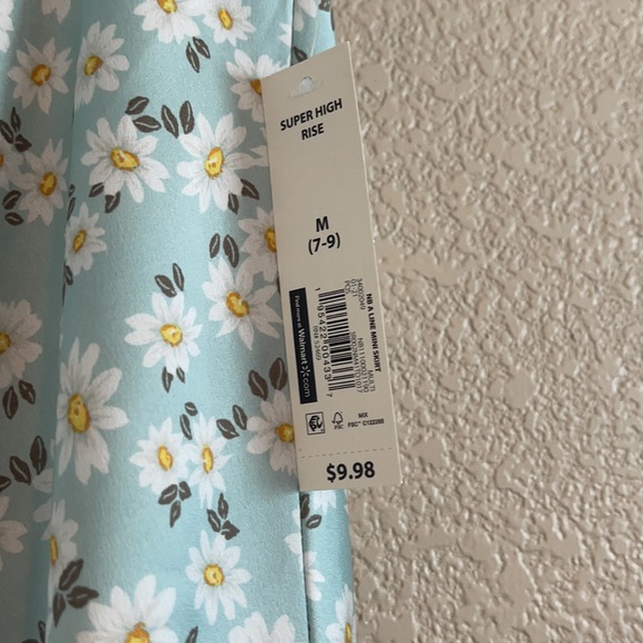 3 mini skirts - Picture 8 of 9